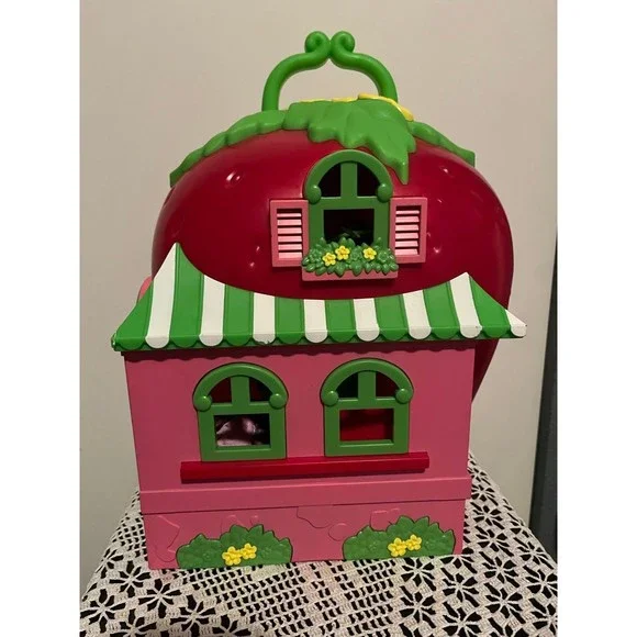 2015 Strawberry Shortcake Berry Happy Home - Picture 1 of 5
